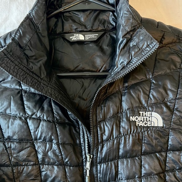North Face puffer jacket - Picture 2 of 3